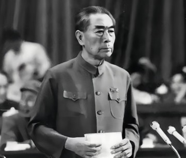 1975年，周总理在手术台上呐喊：我是忠于党、忠于人民的，我不是投降派
