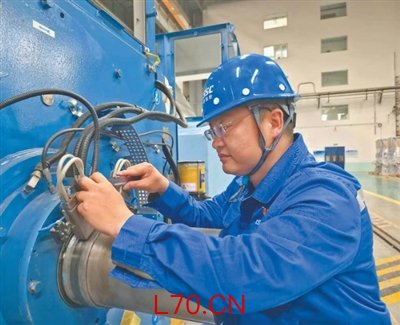 “继续留在一线助力研发制造”（劳动者之歌）