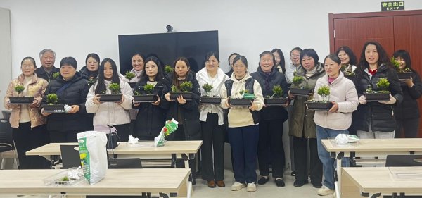 斜塘社区：巧手造微景，绿意润邻里